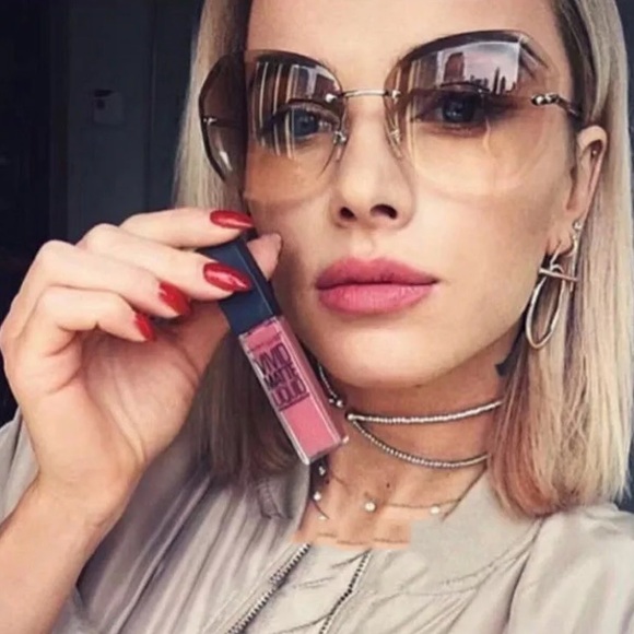 Statement sunglasses 🕶🤩😍 - Picture 1 of 3